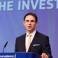 EU looks to extend flagship investment plan