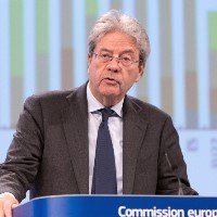 EU's economic outlook improves, challenges remain