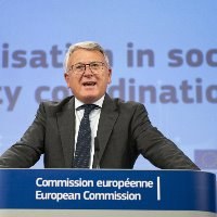 EU looks to speed up access to social benefits from abroad