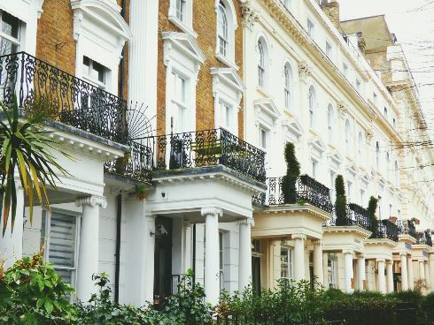 London house - Photo by David Jakab from Pexels