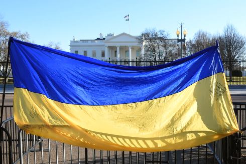 Ukraine flag, White House - Photo by Amaury Laporte