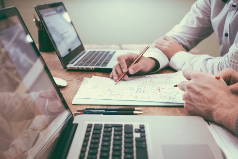 Laptop business man - Photo by Scott Graham on Unsplash