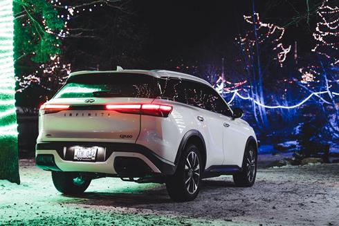 SUV Car with Christmas Lights - Photo by Erik Mclean on Pexels