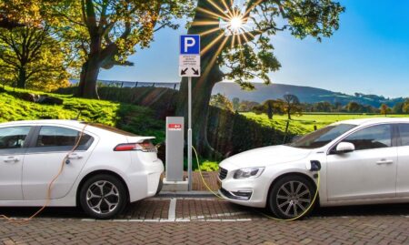 Electric cars - Image by (Joenomias) Menno de Jong from Pixabay